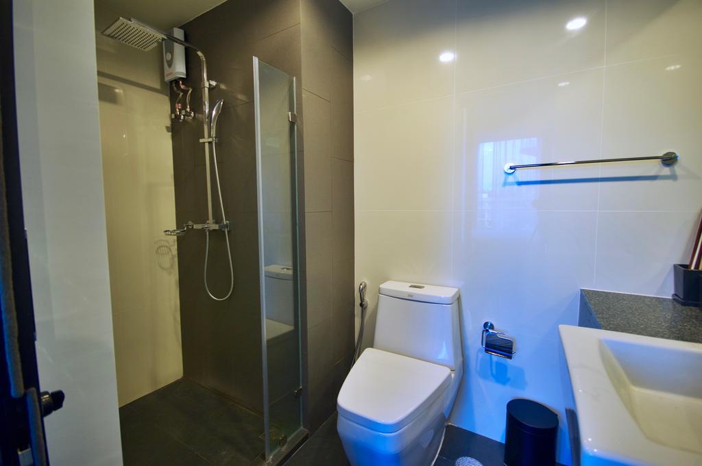 6Th Avenue Surin By Risa Apartment Luaran gambar