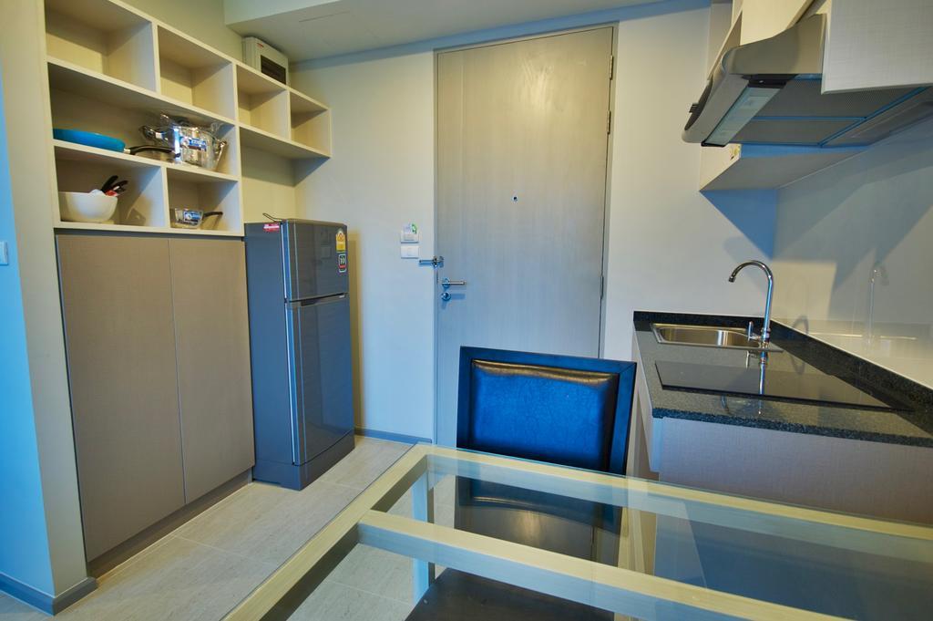 6Th Avenue Surin By Risa Apartment Luaran gambar