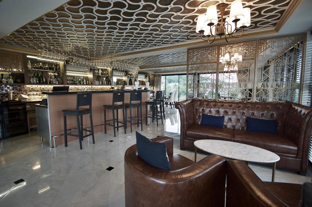 6Th Avenue Surin By Risa Apartment Luaran gambar