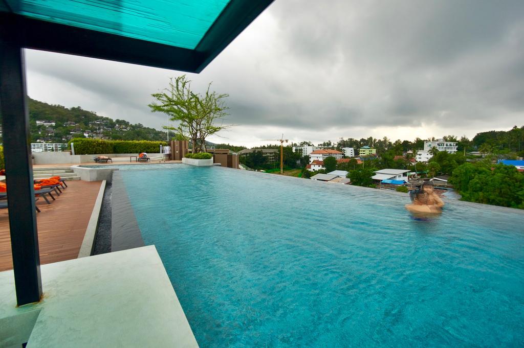 6Th Avenue Surin By Risa Apartment Luaran gambar