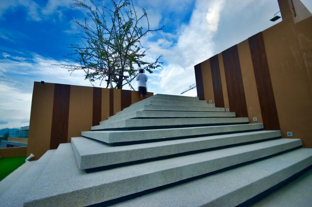 6Th Avenue Surin By Risa Apartment Luaran gambar